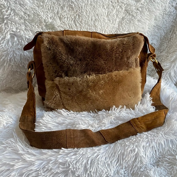 Areitio brown and tan shearling square shoulder bag with suede patchwork straps - Picture 3 of 11